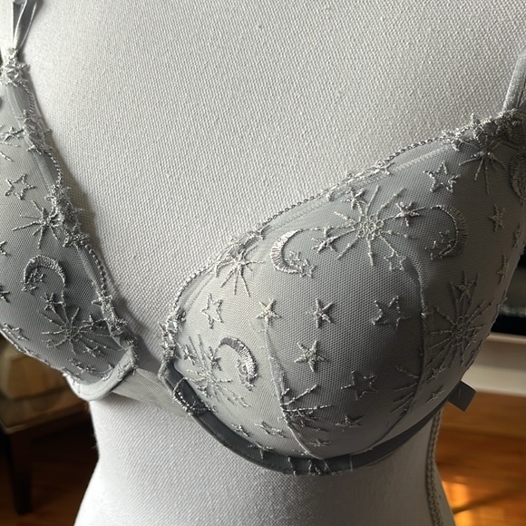 Victoria’s Secret gray stars and moon print push up bra  size 38C - Picture 5 of 12